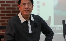 欧文丝巾衲：什么是“治愈场”